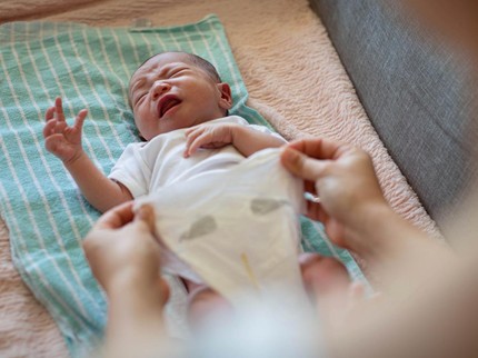 Berapa Jam Sekali Sebaiknya Bayi Ganti Popok? Ini Kata Dokter Anak