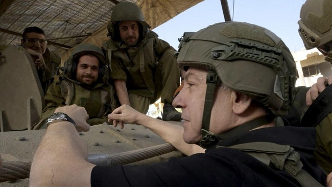Israel disebut-sebut sengaja merekrut orang-orang Arab masuk pasukan pertahanan Israel (IDF) sebagai politik pecah belah di antara orang Arab.