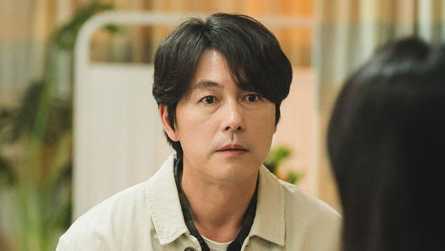 Sinopsis Tell Me That You Love Me: dua orang dengan dunia sangat berbeda. Cha Jin-woo dengan dunia yang sunyi dan Jung Mo-eun yang begitu vokal.