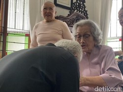 Kunjungi Istri Jenderal Hoegeng, Ganjar: Urusan Anak dan Ibu