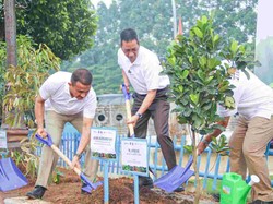 Heru Budi Pimpin Penanaman 2.000 Pohon di Jaktim, Ada Durian hingga Sirsak