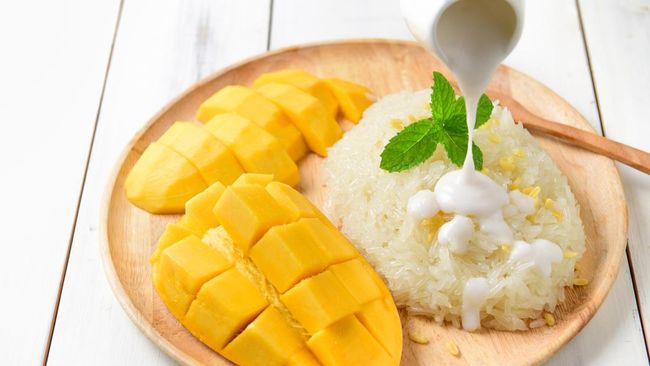 Resep mango sticky rice ala Thailand berikut bisa diikuti karena prosesnya mudah dan bahan-bahannya pun sederhana. Simak cara membuatnya.