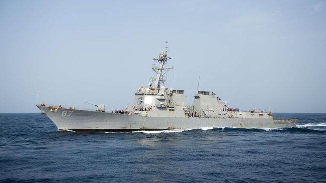 USS Mason Attacked by Houthi Ballistic Missiles After Tanker Hostage ...