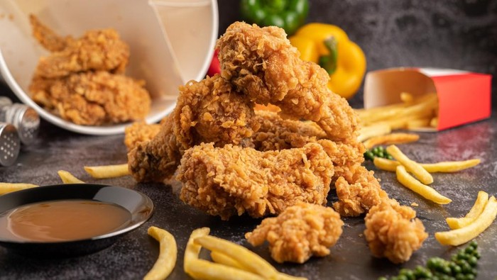 Duh, Keseringan Makan Gorengan Bisa Picu 4 Penyakit Berbahaya Ini! Apa Saja?