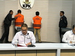 KPK Tahan Bupati Muna Tersangka Kasus Suap Dana PEN