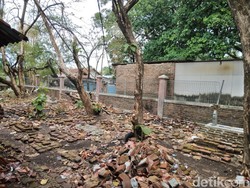 Deretan Makam Kuno di Petilasan Sunan Kalijaga Cirebon Terbengkalai