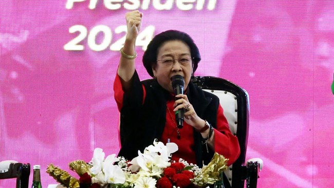 Ketua Umum PDIP Megawati Soekarnoputri mengungkapkan rasa kesalnya di hadapan ribuan relawan pendukung Pilpres 2024 Ganjar-Mahfud.