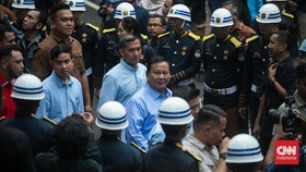Hari Kedua Kampanye: Prabowo Berkantor di Kemhan, Gibran di Solo