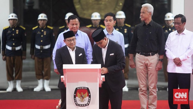 Timnas AMIN menjawab pernyataan kubu Prabowo-Gibran yang mengaku siap berdebat menggunakan bahasa Inggris di Pilpres 2024.