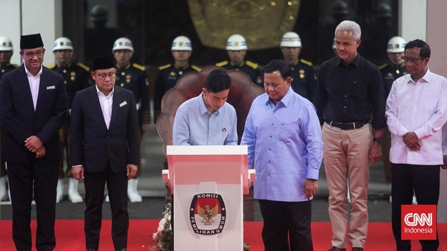 Survei LSI ungkap Prabowo-Gibran mengungguli pasangan Anies Bawedan-Muhaimin Iskandar dan Ganjar Pranowo-Mahfud MD jelang Pilpres 2024.