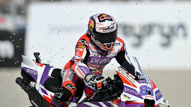 Mantan juara dunia MotoGP Jorge Lorenzo mengatakan Jorge Martin harus belajar dari kesalahan di Mandalika Indonesia jelang balapan musim baru di MotoGP Qatar.