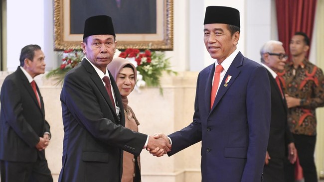 Ketua sementara KPK mengatakan pihaknya telah menerima surat tembusan dari Mensesneg terkait surat pemberitahuan berhenti Firli Bahuri.