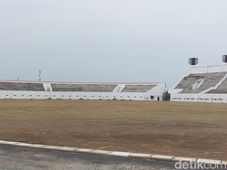 Stadion Watubelah Cirebon Pakai Rumput Standar FIFA dari Jepang