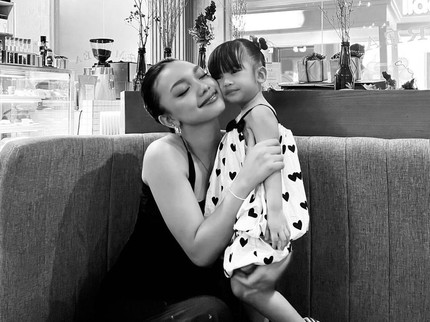 Sweet! 7 Potret Naura Ayu & Adik Bungsu Nakeya Anak Nola B3, Beda Usia 16 Tahun