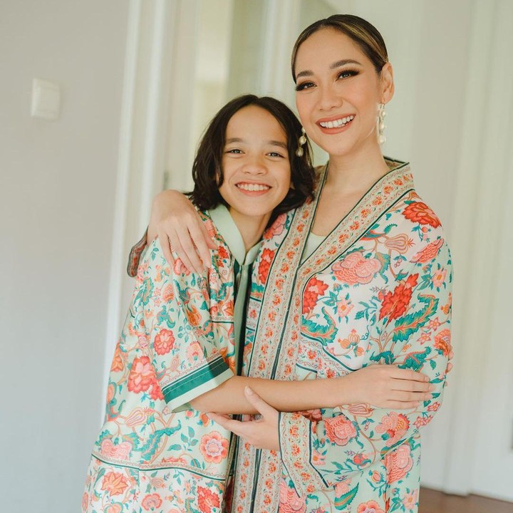 <p>Pada 22 September 2010, perempuan yang akrab disapa BCL ini melahirkan seorang anak yang diberi nama Noah Aidan Sinclair. Kini, Noah pun kini sudah beranjak remaja dan berusia 13 tahun. (Foto: Instagram: @bclsinclair)</p>