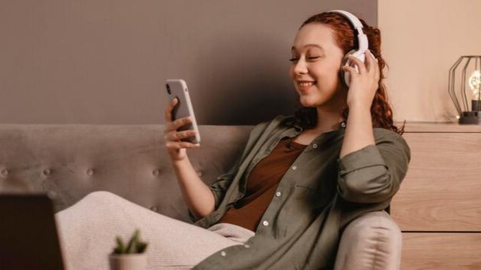 5 Rekomendasi Podcast Pengembangan Diri untuk Isi Akhir Pekan, Semuanya Ada di Spotify!