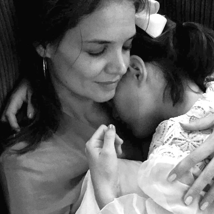<p>Suri lahir pada 18 April 2006. Kini, Suri sudah berusia 17 tahun dan tumbuh menjadi gadis cantik dan memesona. (Foto: Instagram Katie Holmes)<br /><br /><br /></p>