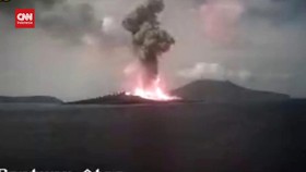 VIDEO: Gunung Anak Krakatau Alami 4 Kali Erupsi, Status Siaga