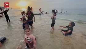 VIDEO: Warga Gaza Liburan di Pantai Jelang Gencatan Senjata Berakhir