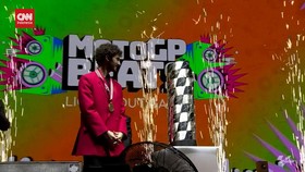 VIDEO: Momen Bagnaia Terima Penghargaan Juara Dunia MotoGP 2023