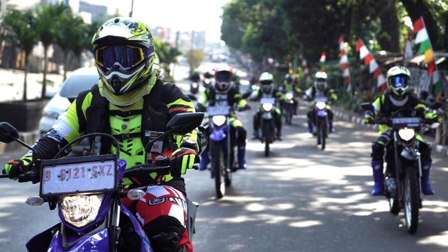 Biker perlu adaptasi ketika motor trail yang dapat berfungsi dual purpose juga dipakai sebagai kendaraan harian.