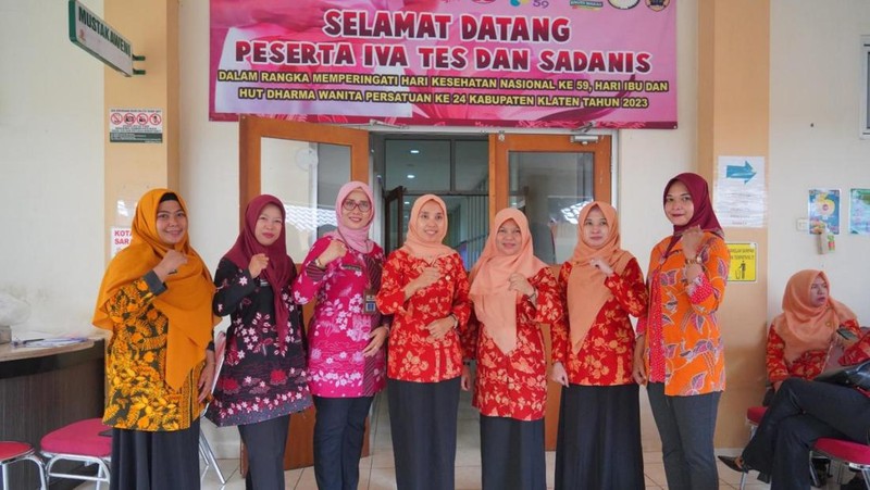 Bupati Klaten mengapresiasi kegiatan Dharma Wanita Persatuan Klaten terkait pemeriksaan Inspeksi Visual Asetat dan Pemeriksaan Payudara Klinis secara gratis.