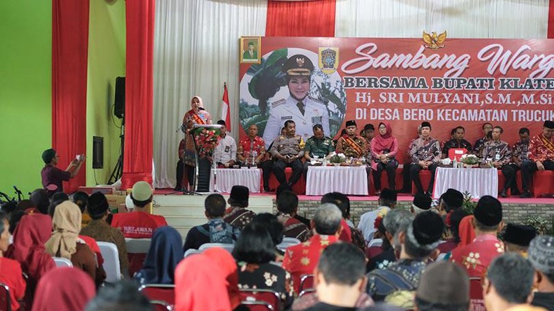Bupati Klaten mengajak warga Desa Bero, Kecamatan Trucuk untuk mengembangkan segala potensi yang dimiliki.