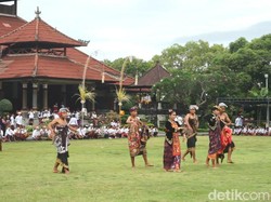 Pedagang Protes Alun-alun Klungkung Jadi Arena Pasar Malam