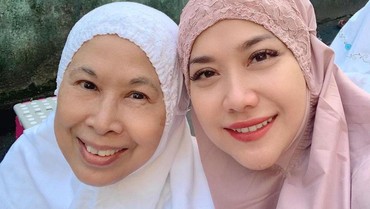 Mertua Beri Restu Nikah Lagi, 7 Potret Kedekatan BCL & Ibunda Alm Ashraf Sinclair