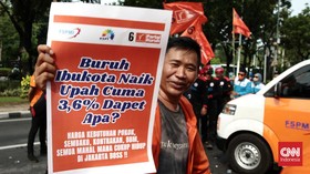 FOTO: Demo Buruh Tolak Kenaikan UMP DKI Jakarta