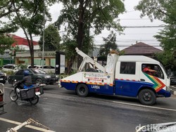Mengenal Jenis Mobil Derek, Tarif, dan Tips Jika Mobil Mogok di Tol