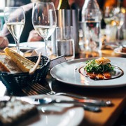 Perhatikan 7 Etiket Fine Dining Saat sedang Dijamu Tamu, Penting Biar Tetap Slay!