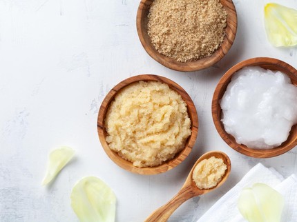 10 Cara Membuat Scrub Bibir Alami yang Bagus, Bikin Cerah dan Sehat