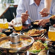 4 Etika Makan yang Benar di Restoran All You Can Eat, Wajib Tahu Biar Nggak Malu
