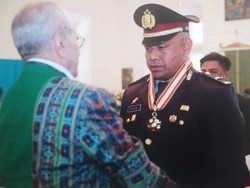 Ipda Fridus Bere Terima Bintang Kehormatan dari Presiden Timor Leste