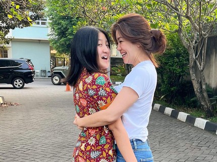 Bangganya Agatha Suci, Putrinya yang Berkebutuhan Khusus Ikut Pameran Lukisan