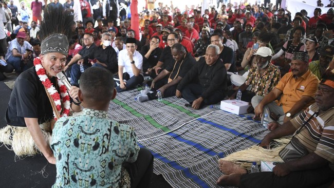 Mengawali kampanye di Merauke, Papua, capres Ganjar Pranowo ungkap kembali program kerja satu desa satu puskesmas.