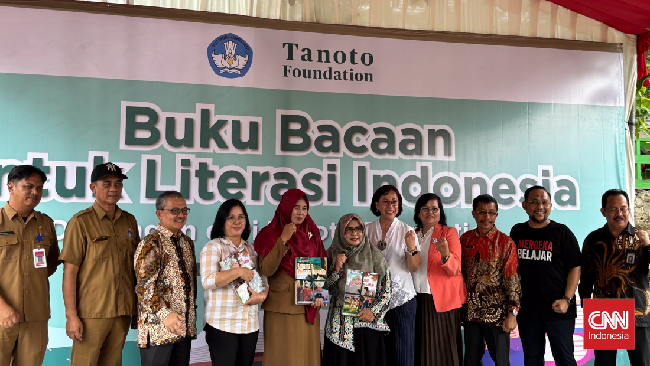 Kemendikbudristek dan Tanoto Foundation menyalurkan 3.422 eksemplar buku ke sembilan SD di Kabupaten Kutai Kartanegara, Kalimantan Timur.