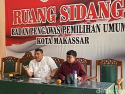 Bawaslu Pastikan Viral Gibran Bagi-bagi Amplop Hoax: Itu Gantungan Kunci