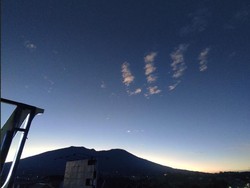 Gumpalan Awan Berlafaz Allah di Gunung Marapi Hebohkan Warga Sumbar