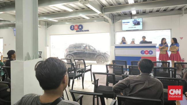 Menurut pedagang balai lelang swasta, depresiasi harga mobil baru minimal 20 persen pada tahun pertama.