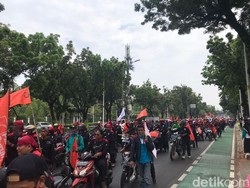 Penampakan Massa Buruh Padati Kawasan Medan Merdeka Selatan