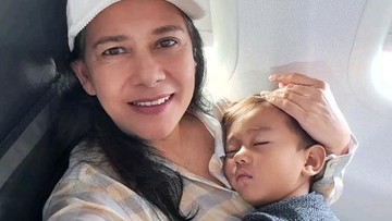 LYDIA KANDOU AJAK CUCU BERLIBUR KE BALI