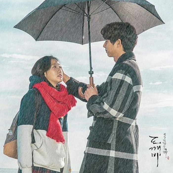 Goblin menceritakan tentang Kim Shin, seorang jenderal yang dikutuk menjadi goblin abadi. Ia hanya bisa bebas dari kutukan jika menemukan pengantinnya yang bisa mencabut pedang di dadanya. Pengantinnya adalah Ji Eun Tak, seorang siswi SMA yang bisa melihat hantu.