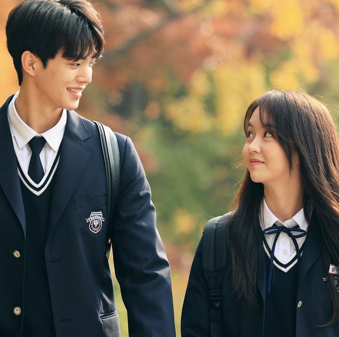 Song Kang dan Kim So Hyun di Love Alarm