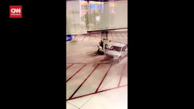VIDEO: Pria di AS Nekat Buka Pintu Darurat Saat Pesawat Akan Terbang