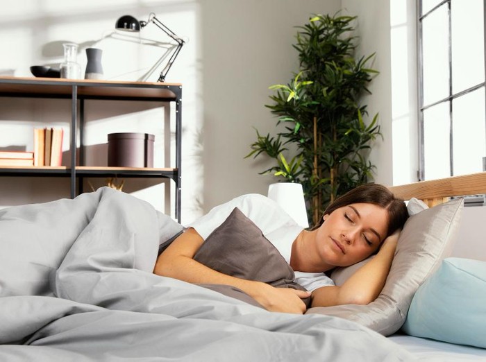 Tidur nyenyak setelah berkebun/ Foto: freepik.com