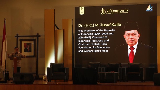 The 21st Economix menghadirkan Jusuf Kalla, Purnomo Yusgiantoro, dan tokoh ekonomi lainnya dalam seminar internasional di FISIP UI, Senin (27/11).