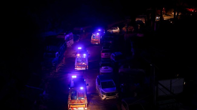 FOTO: 41 Pekerja Berhasil Dievakuasi Usai Terjebak di Terowongan India