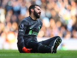 Pelatih Brasil Isyaratkan Alisson Absen Hingga Akhir Maret